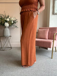 Load image into Gallery viewer, Relaxed Wide Pant - Rust