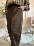 Load image into Gallery viewer, Baggy Barrel Jogger Pant - Brown