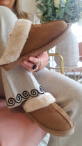 Load image into Gallery viewer, Jill Slipper - Chestnut