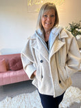 Load image into Gallery viewer, Short Hoody Inserted Jacket - Cream