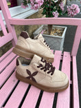 Load image into Gallery viewer, Two Tone Trainer - Beige/Brown