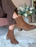 Load image into Gallery viewer, Chunky Heel Boot - Tan