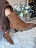 Load image into Gallery viewer, Chunky Heel Boot - Tan