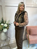 Load image into Gallery viewer, Bambi Cosy Zip Gilet - Brown/Cream