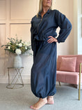 Load image into Gallery viewer, Lightweight Barrel Pant - Navy