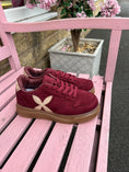 Load image into Gallery viewer, Two Tone Trainer - Wine/Cream