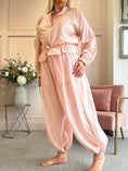 Load image into Gallery viewer, Lightweight Barrel Pant - Pink