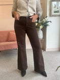 Load image into Gallery viewer, Pocket Wide Jeans - Brown