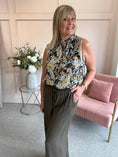 Load image into Gallery viewer, Sleeveless Top - Black/Mix
