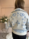 Load image into Gallery viewer, Soft Paisley Zip Jacket - Cream/Blue
