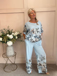 Load image into Gallery viewer, Flower Print Top - Blue