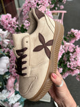 Load image into Gallery viewer, Two Tone Trainer - Beige/Brown