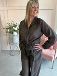 Load image into Gallery viewer, Lightweight Zip Jacket - Brown