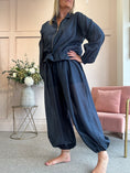 Load image into Gallery viewer, Lightweight Barrel Pant - Navy