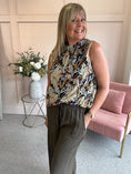 Load image into Gallery viewer, Sleeveless Top - Black/Mix