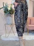 Load image into Gallery viewer, Belted Barrel Pattern Pant - Black/Cream