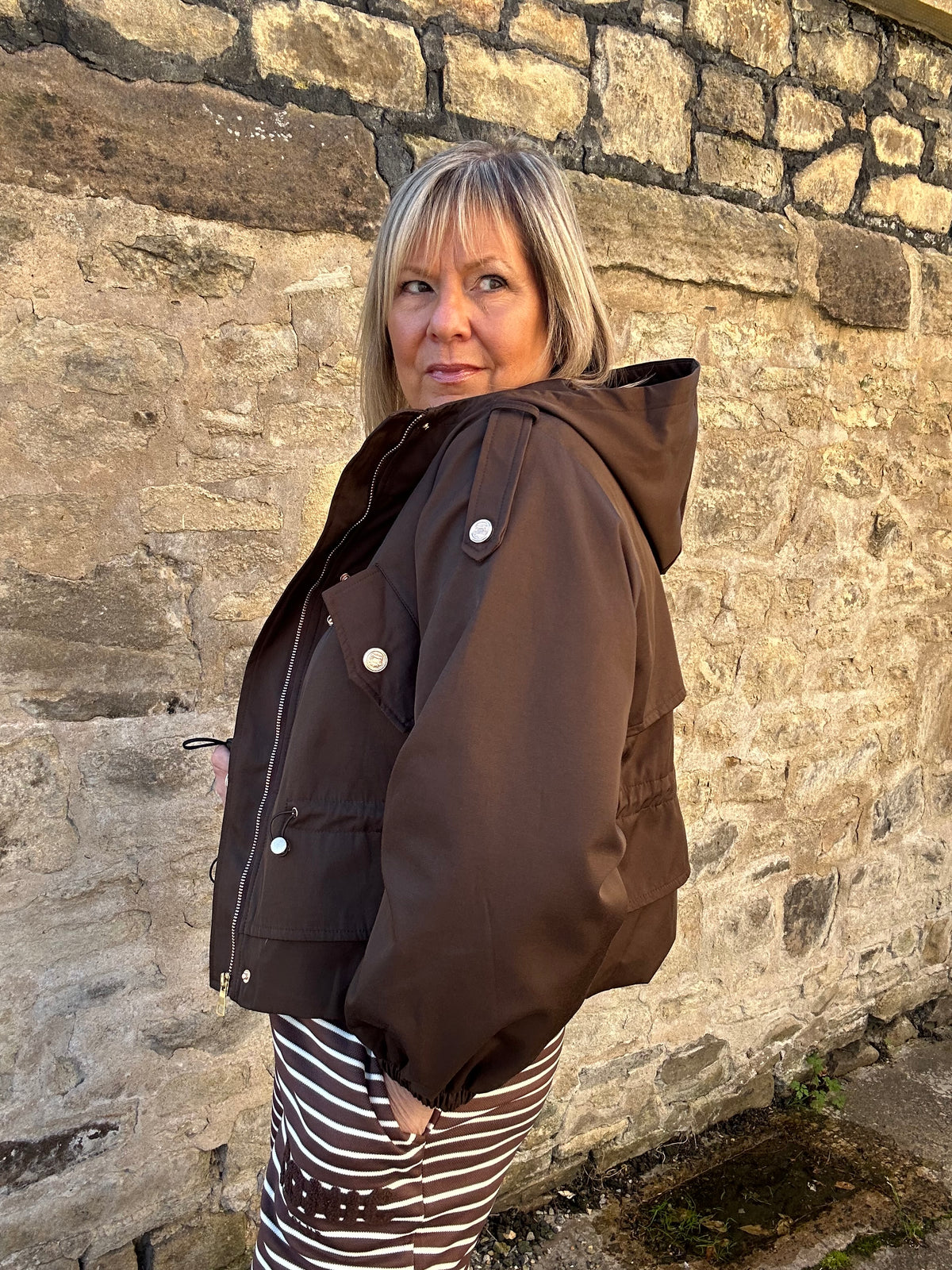 Short Hooded Jacket - Brown