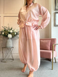 Load image into Gallery viewer, Lightweight Barrel Pant - Pink
