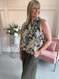 Load image into Gallery viewer, Sleeveless Top - Black/Mix
