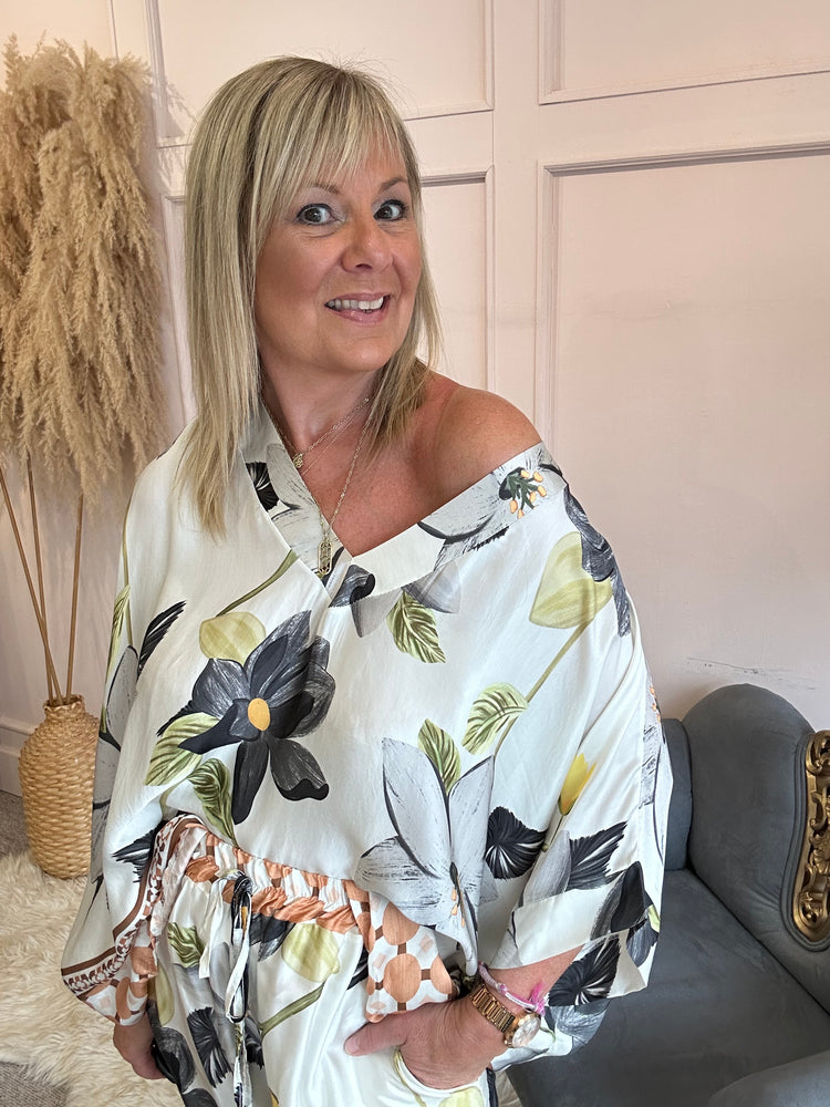 Lilly Bloom V Neck Top - Cream/Beige1