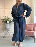 Load image into Gallery viewer, Lightweight Barrel Pant - Navy
