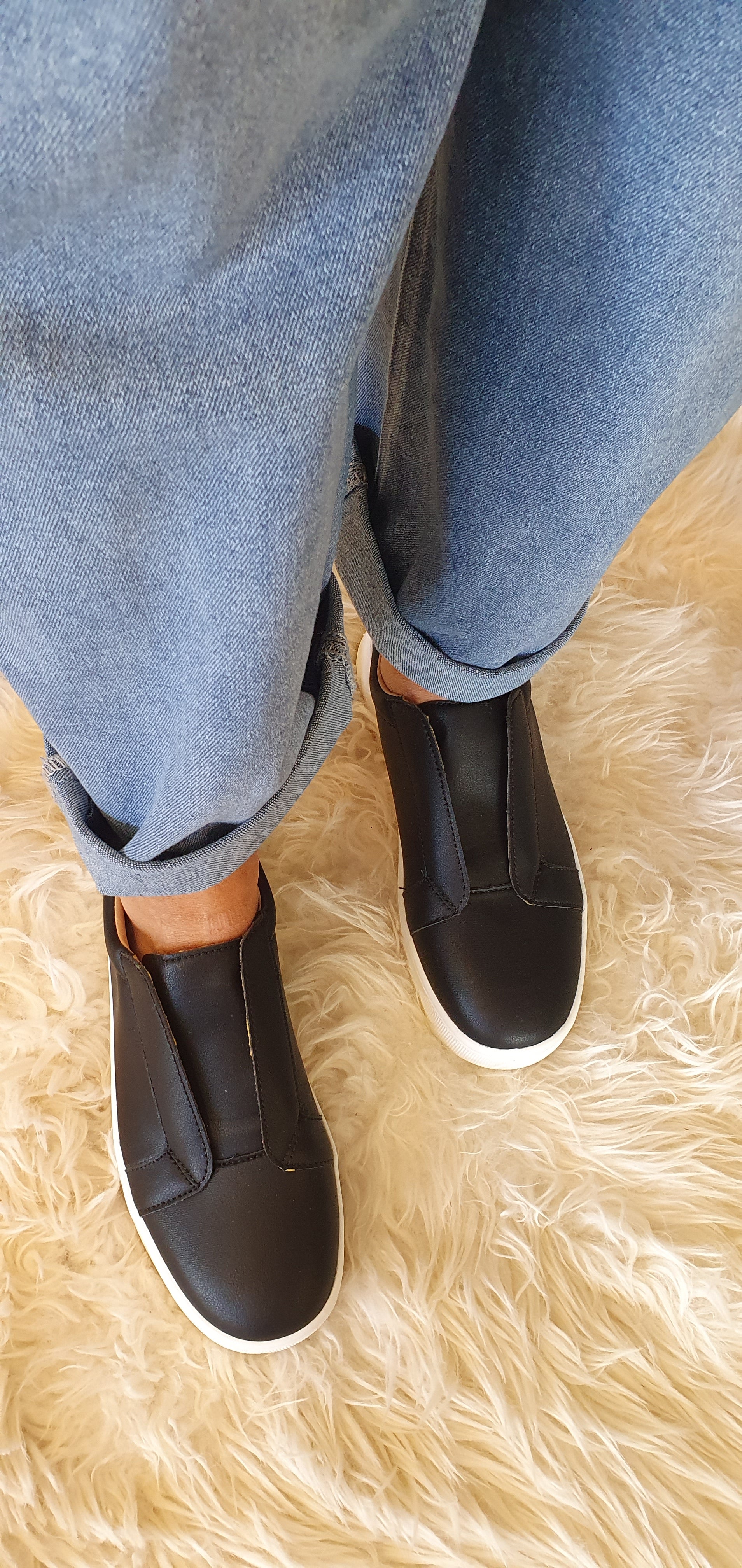 Laceless Platform Sole Trainer - Black - Wardrobe By Simone