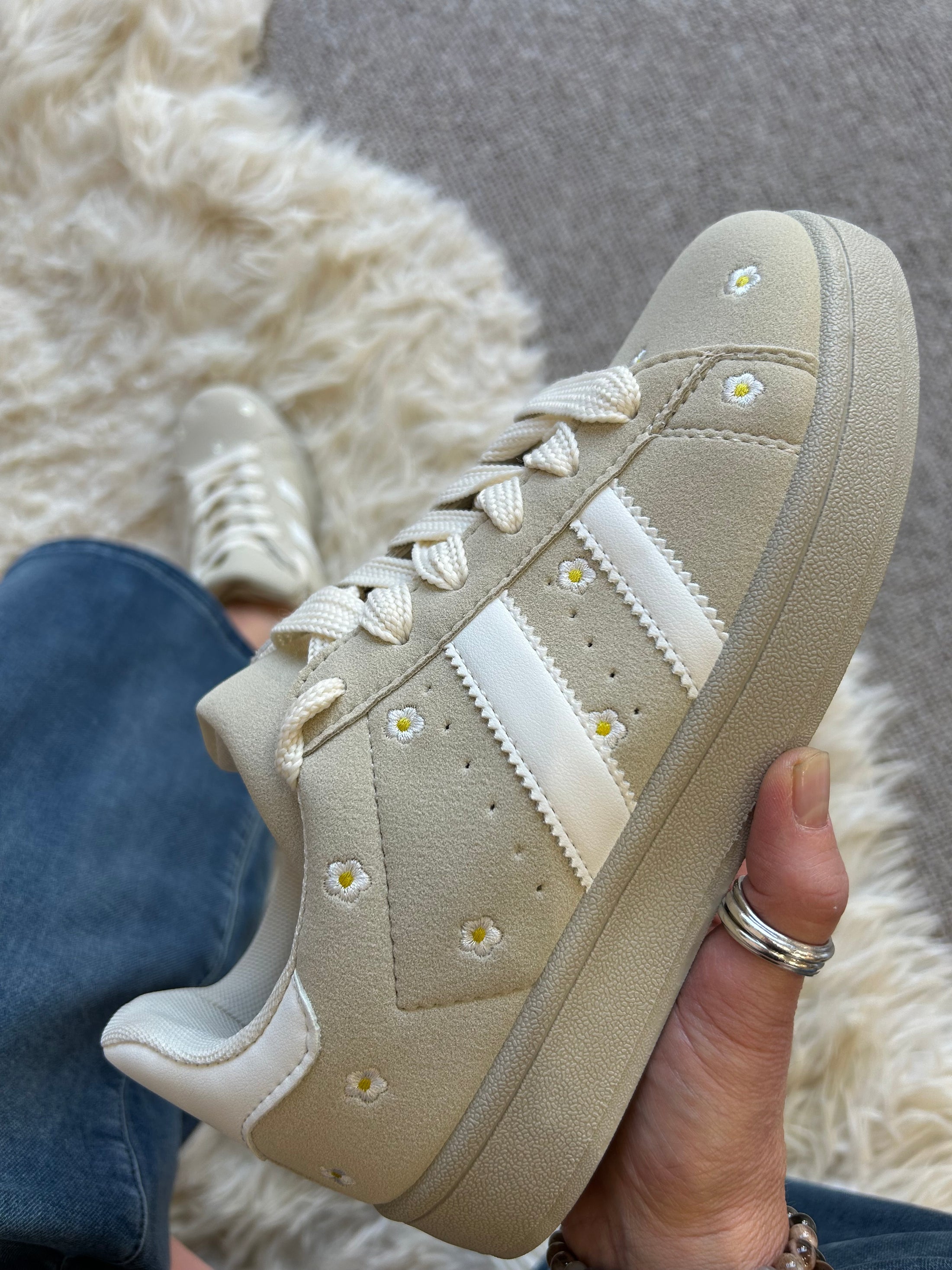 Little Daisy Detail Trainer - Beige