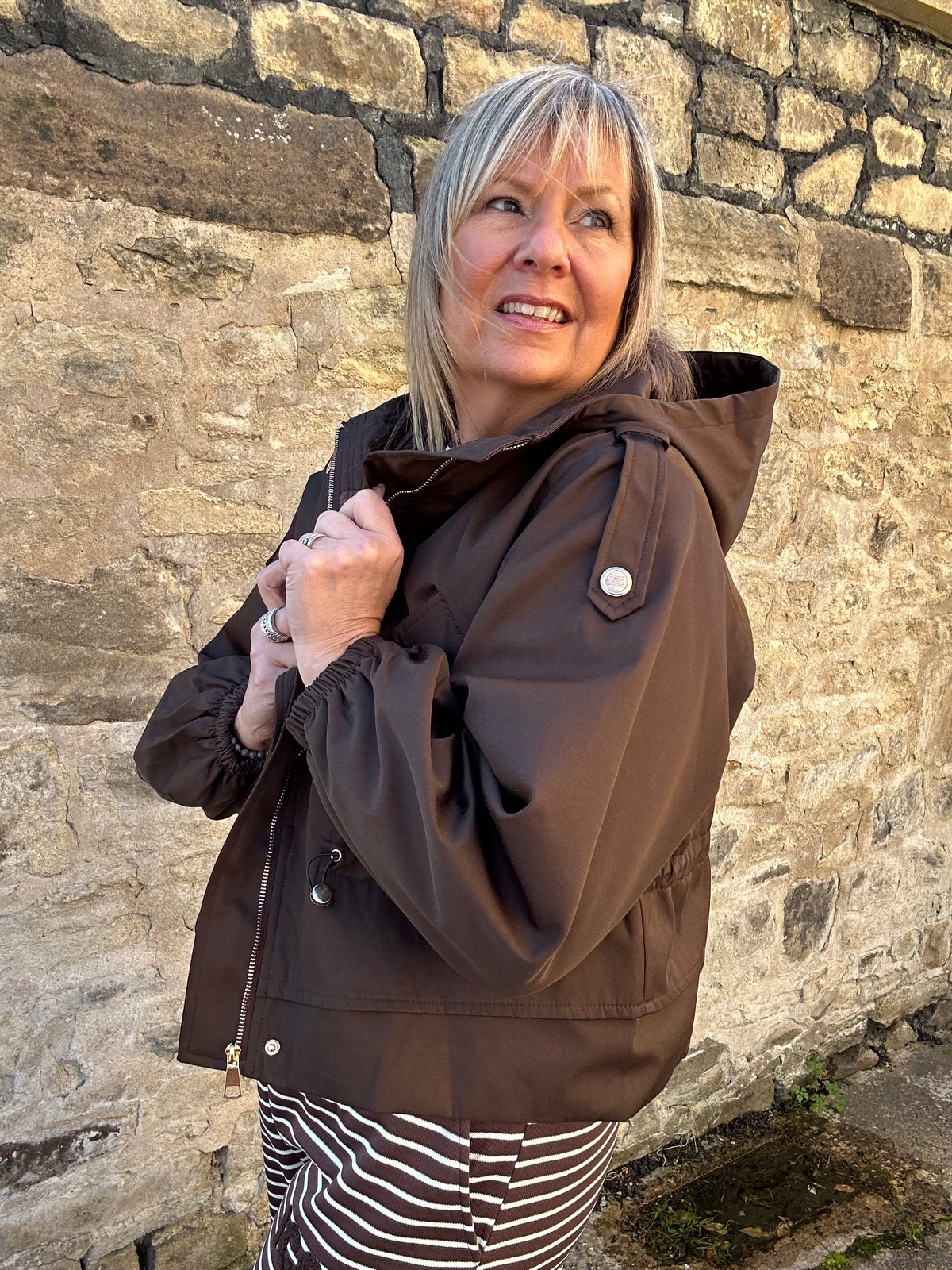 Short Hooded Jacket - Brown