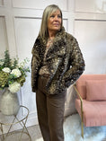 Load image into Gallery viewer, Bambi Deep Collar Jacket  - Brown/Cream
