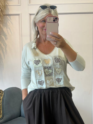 Soft knit v-neck leopard hearts top - Beige - Wardrobe By Simone