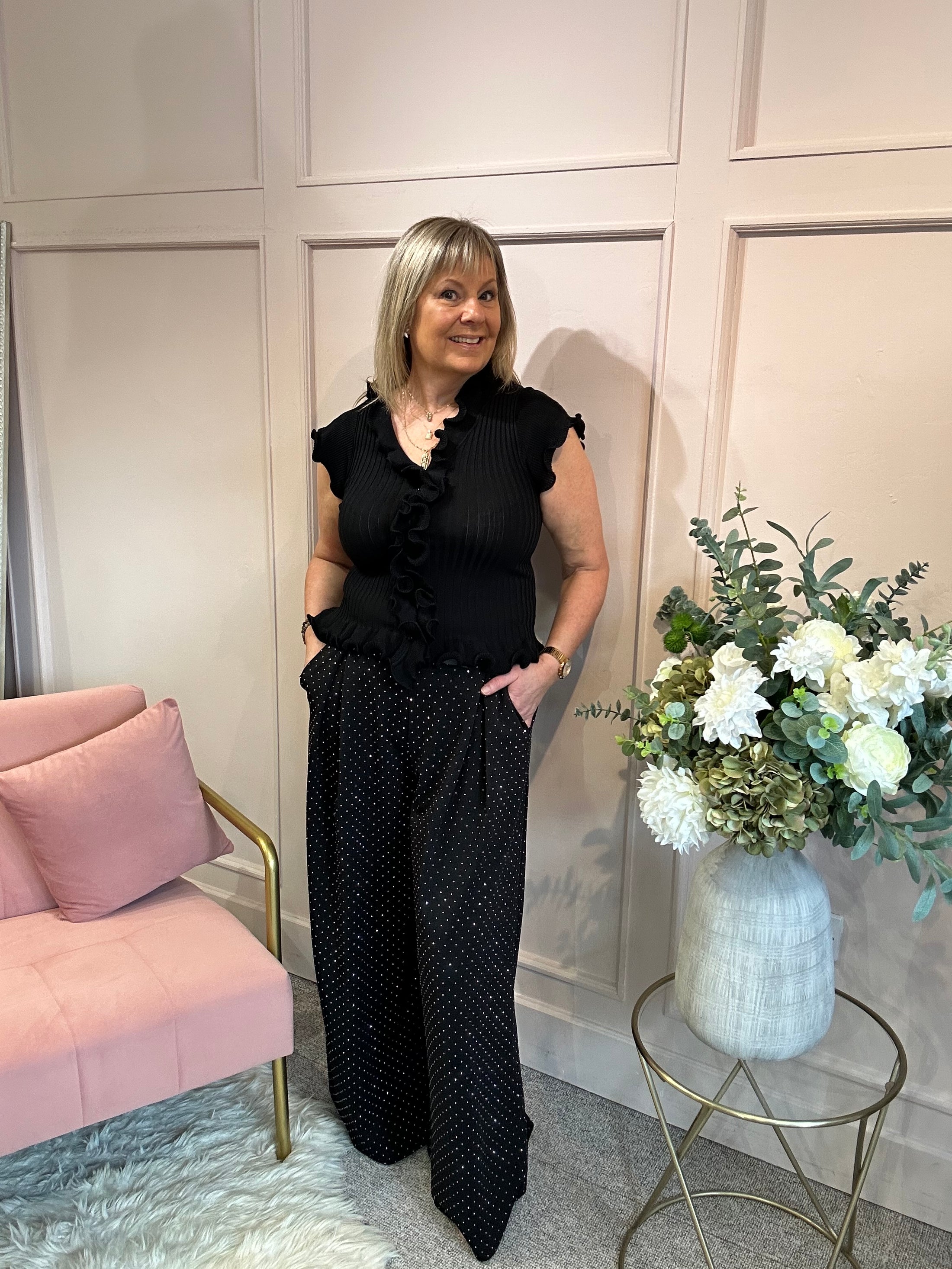 Cute Frill Edge Ribbed Knit Top - Black