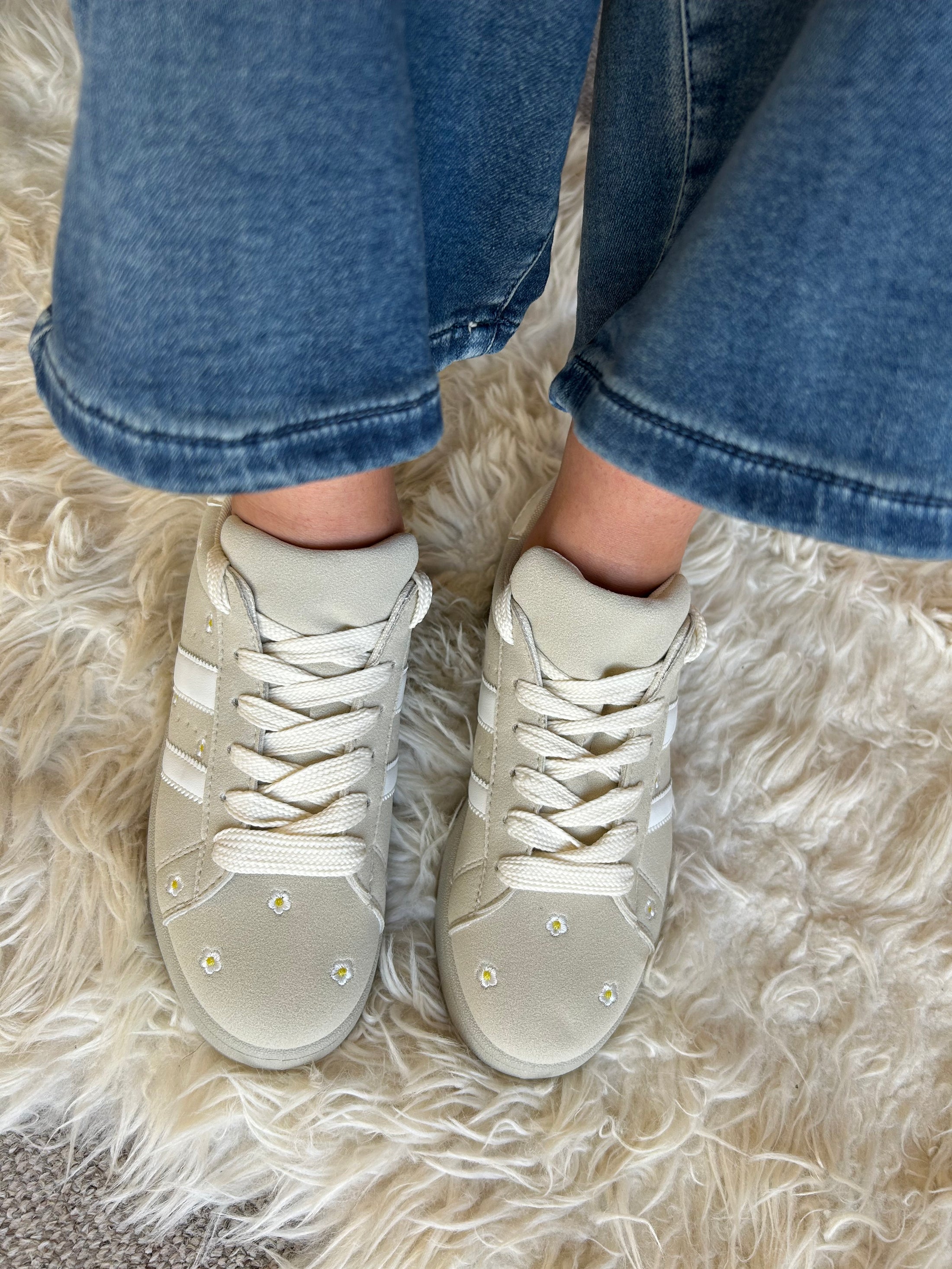 Little Daisy Detail Trainer - Beige