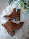Load image into Gallery viewer, Chunky Heel Boot - Tan
