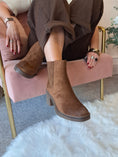 Load image into Gallery viewer, Chunky Heel Boot - Tan
