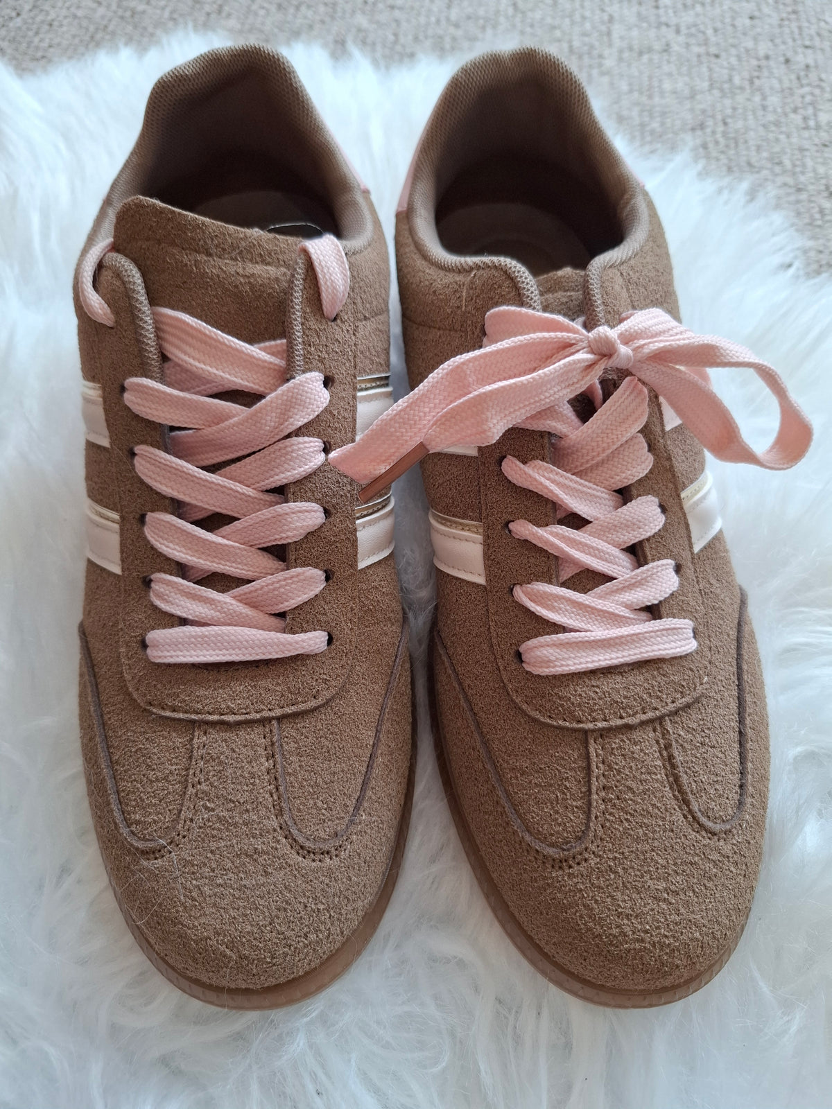 Pink Laced Trainer - Beige/Pink