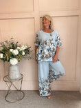 Load image into Gallery viewer, Flower Print Top - Blue
