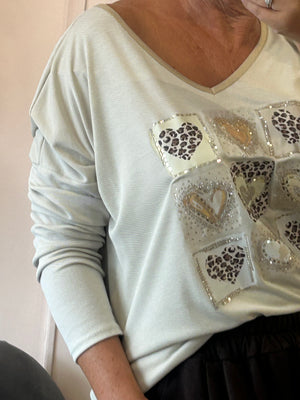 Soft knit v-neck leopard hearts top - Beige - Wardrobe By Simone