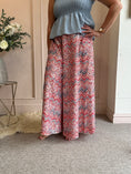 Load image into Gallery viewer, Paisley & Fleck Of Gold Wide Pant - Red
