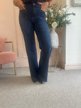 Load image into Gallery viewer, Pocket Wide Jeans - Mid Blue
