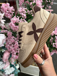 Load image into Gallery viewer, Two Tone Trainer - Beige/Brown
