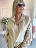 Load image into Gallery viewer, Lightweight Zip Jacket - Champagne
