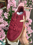 Load image into Gallery viewer, Two Tone Trainer - Wine/Cream
