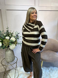 Load image into Gallery viewer, Bold Stripe Jumper - Brown/Cream
