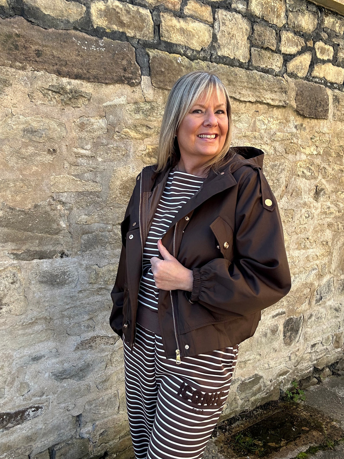 Short Hooded Jacket - Brown