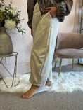 Load image into Gallery viewer, Baggy Barrel Jogger Pant - Oatmeal

