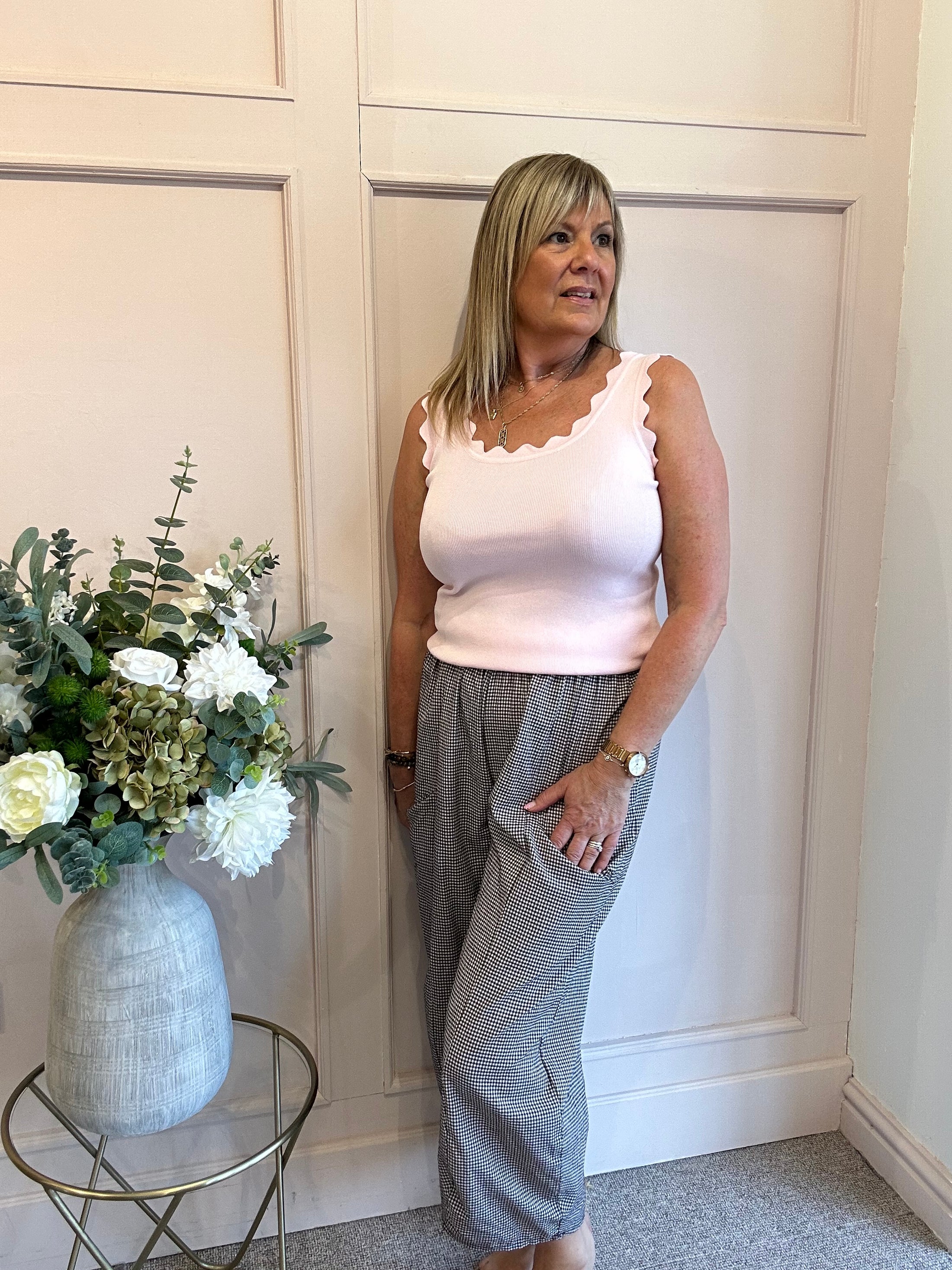 Scalloped Edged Vest Top - Pale Pink
