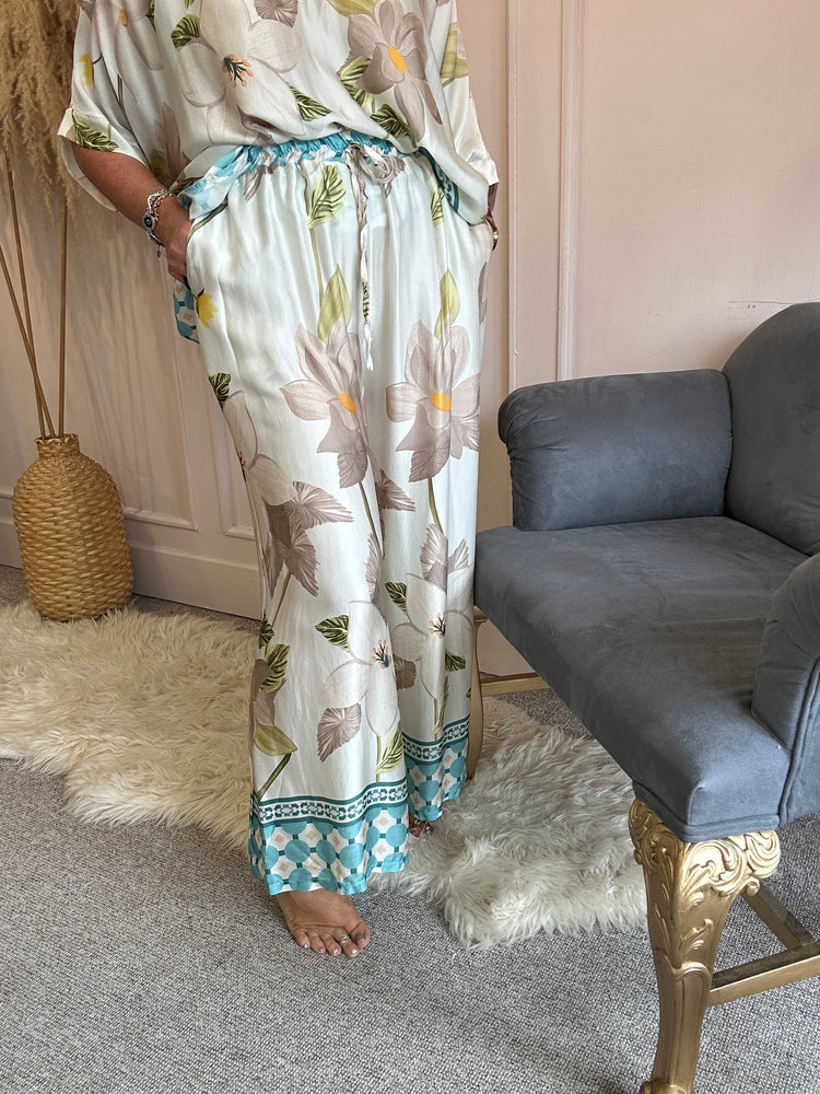 Lilly Bloom Wide Leg Pant - Cream/Grey