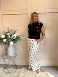 Load image into Gallery viewer, Sleeveless Diamante Flower Knit Top - Brown
