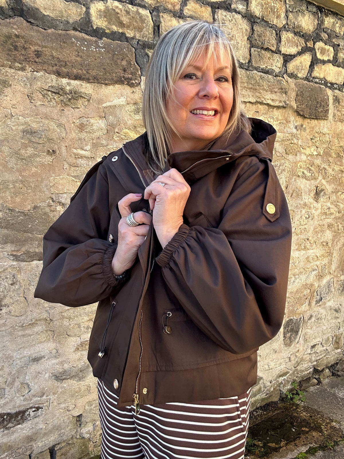 Short Hooded Jacket - Brown
