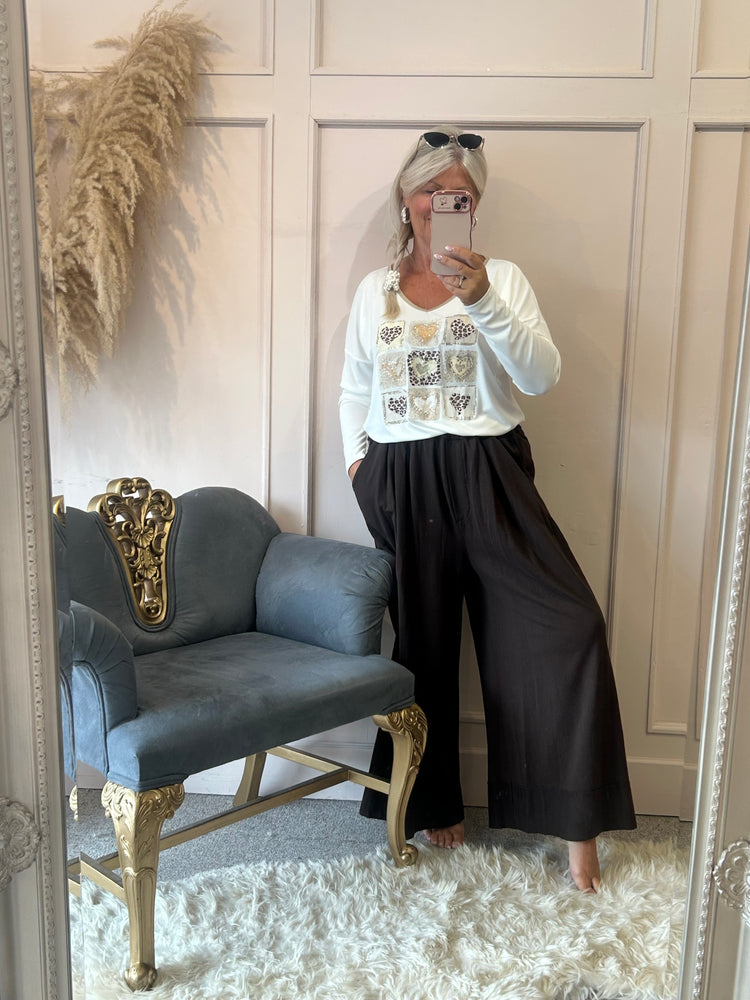 Soft knit v-neck leopard hearts top - White - Wardrobe By Simone